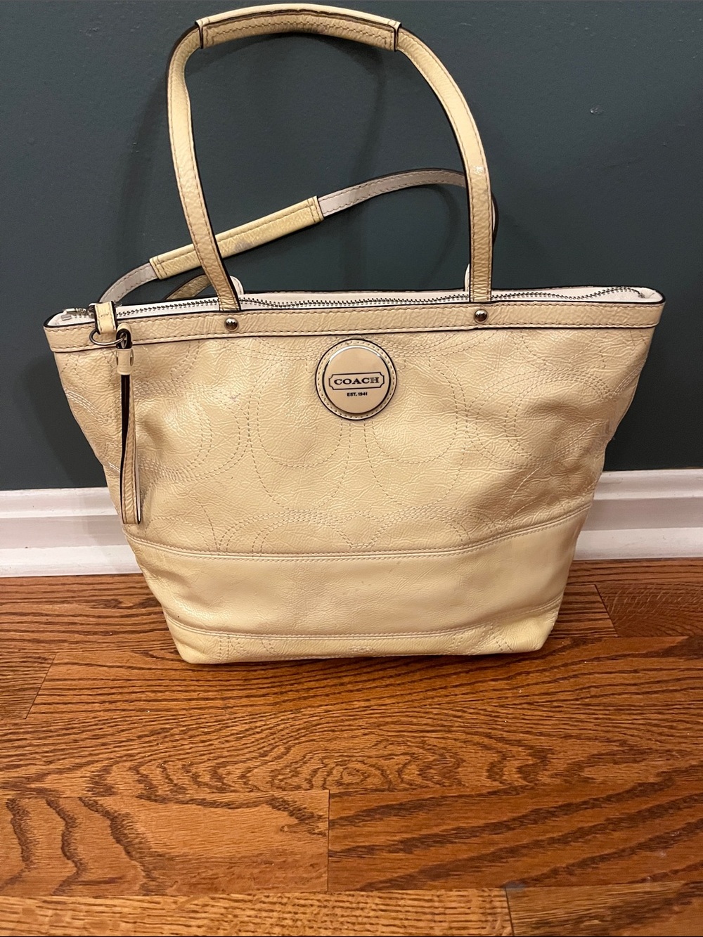 Coach Signature Stripe Stitched Patent Tote No F15142